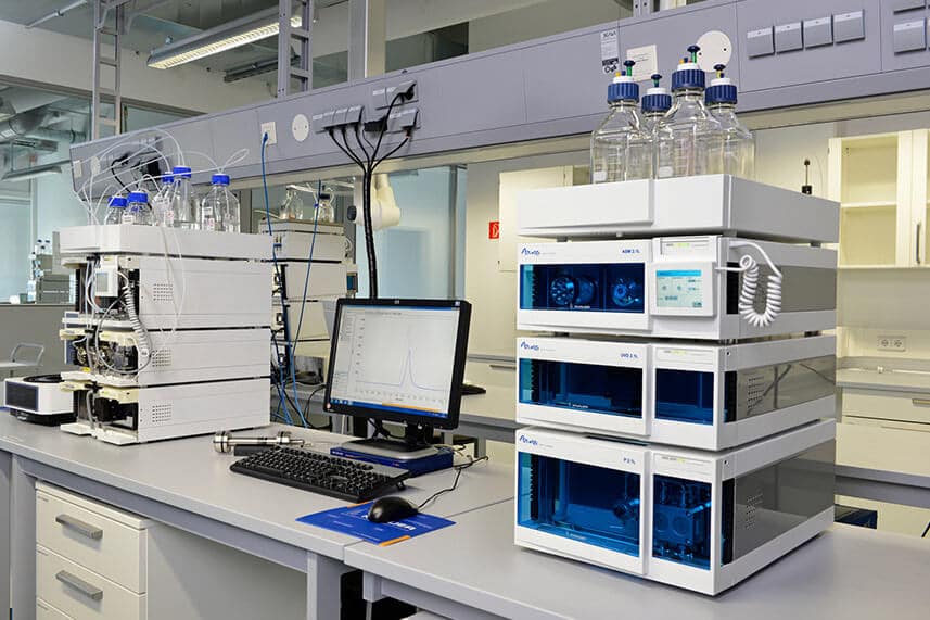 Longo Labs Service Supply Modules in a Commercial Lab